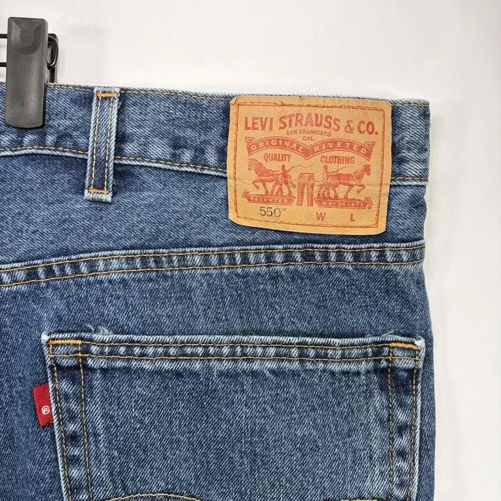 Levi’s 550 Relaxed Fit Jeans Mens Size 54x30 Blue Medium Wash Straight Leg